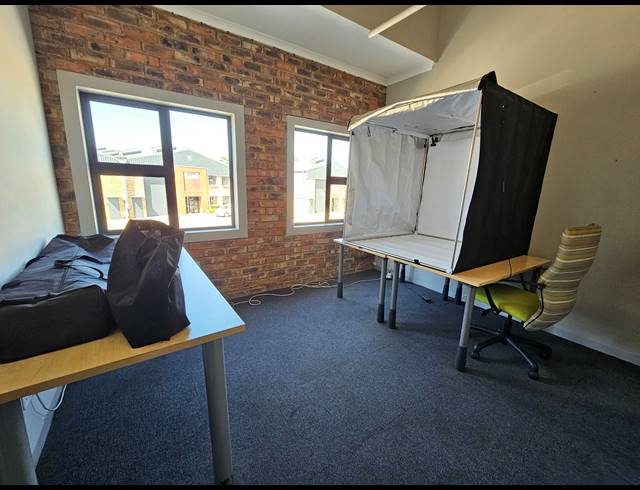 390M² WAREHOUSE FOR SALE IN HUGHES